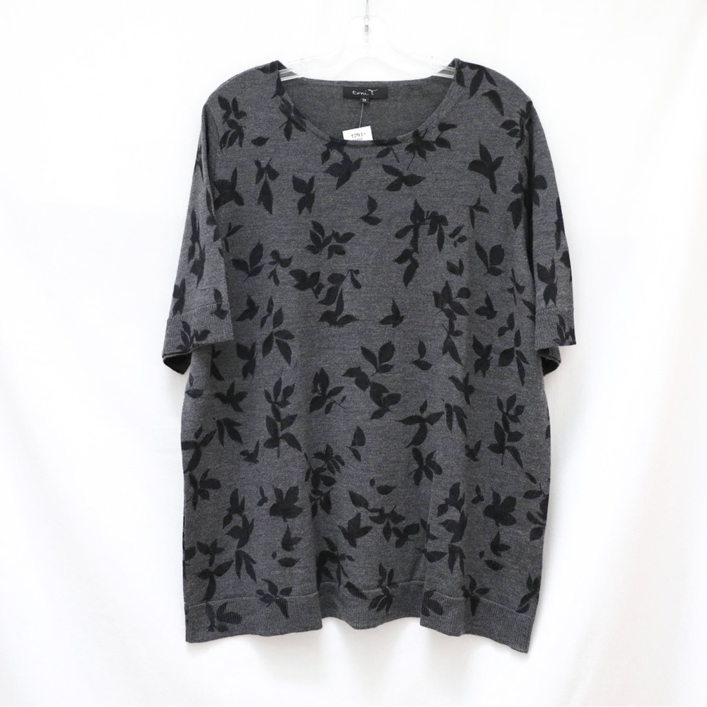 Toni T Short sleeve Sweater Pullover
knit top graphite floral print